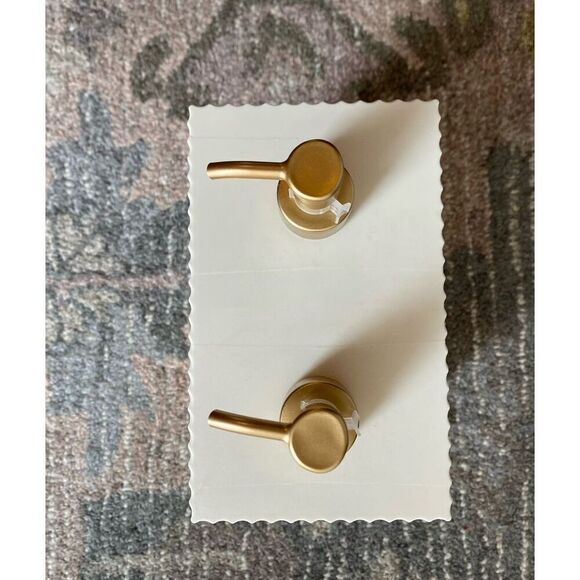 Simple Ribbed Lotion/Soap Refillable Container 6x9” - Picture 5 of 6